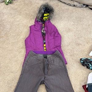 Super cute Burton Ladies ski vest.  Small.  Like new. Worn once